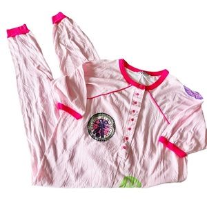 Amazing vintage esleep one piece film themed pjs